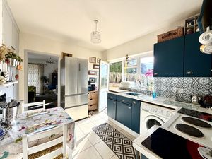 Annexe Kitchen- click for photo gallery